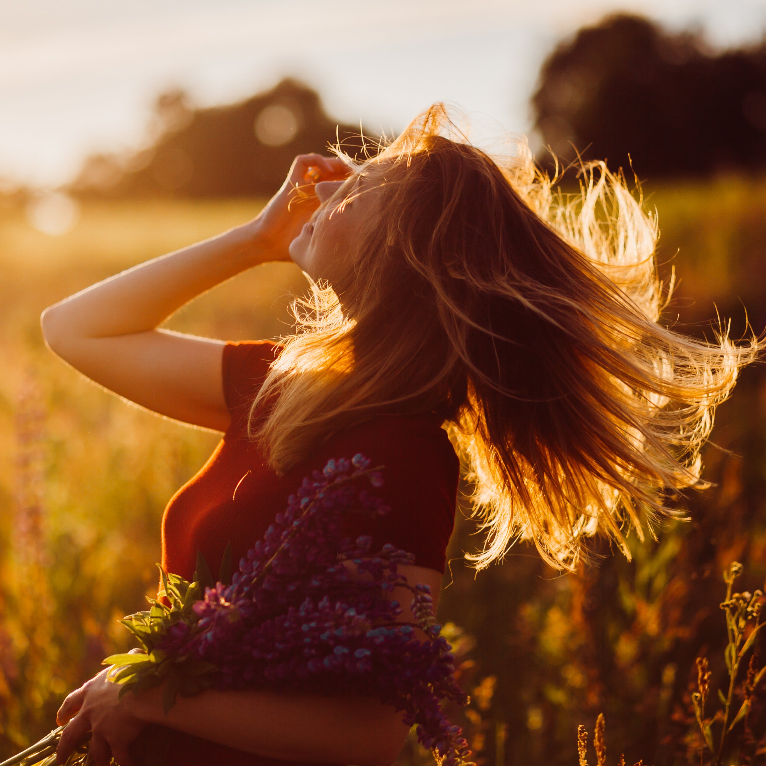 Elegant bottle of Dia Woman by Amouage – luxury Floral Aldehydic perfume for women with white flowers, fig and white musk notes, perfect for daytime elegance