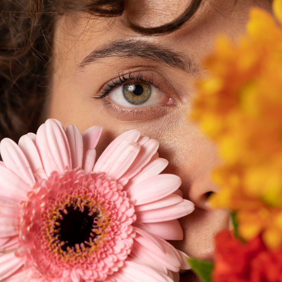 Floral-musky perfumes – Fleur Narcotique by Ex Nihilo, Monica by Gritti, and Rosendo Mateu No 5, elegant blends of white flowers, musk, and sensual woody notes